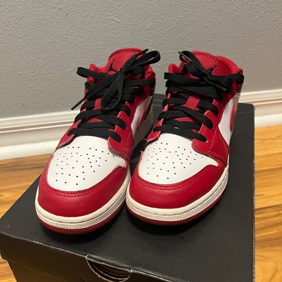 Nike Air Jordan 1 Low White/Black/Gym Red Size 6Y - Picture 8 of 8